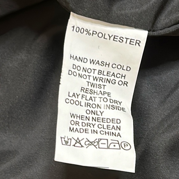 The Lynk fuzzy vest trimmed with blk - Picture 9 of 9